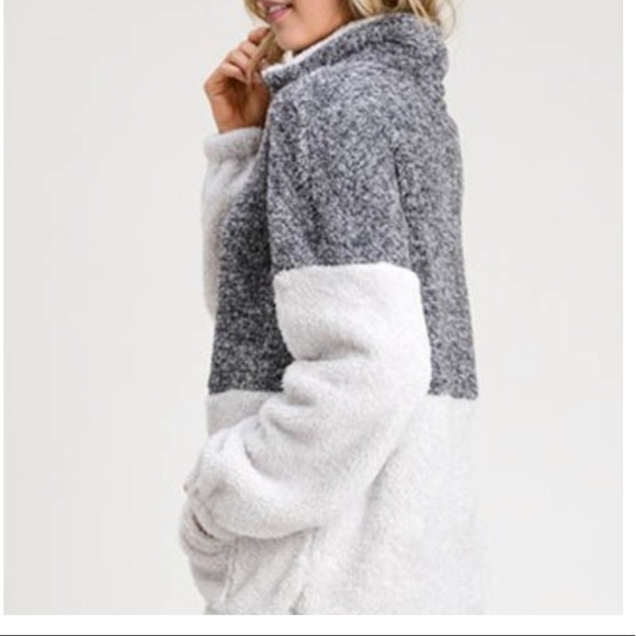 🆕 Two toned fuzzy zip up pullover - Picture 5 of 6